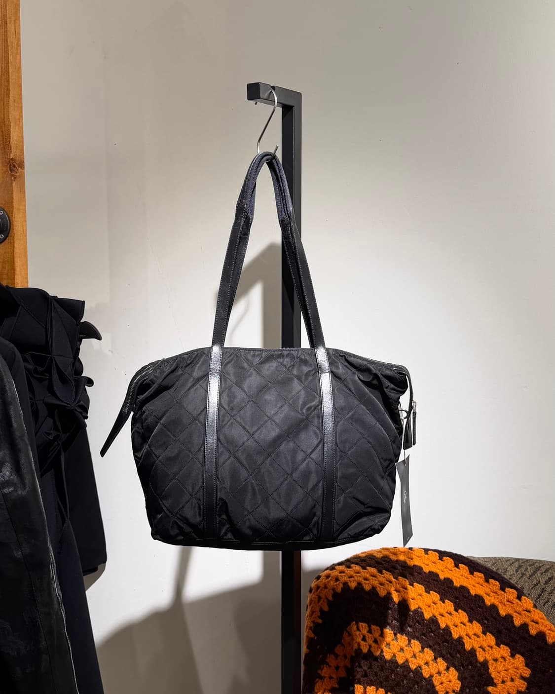 프라다 블랙 나일론 레더 퀼팅 트라이앵글 로고 토트백 상품이미지1