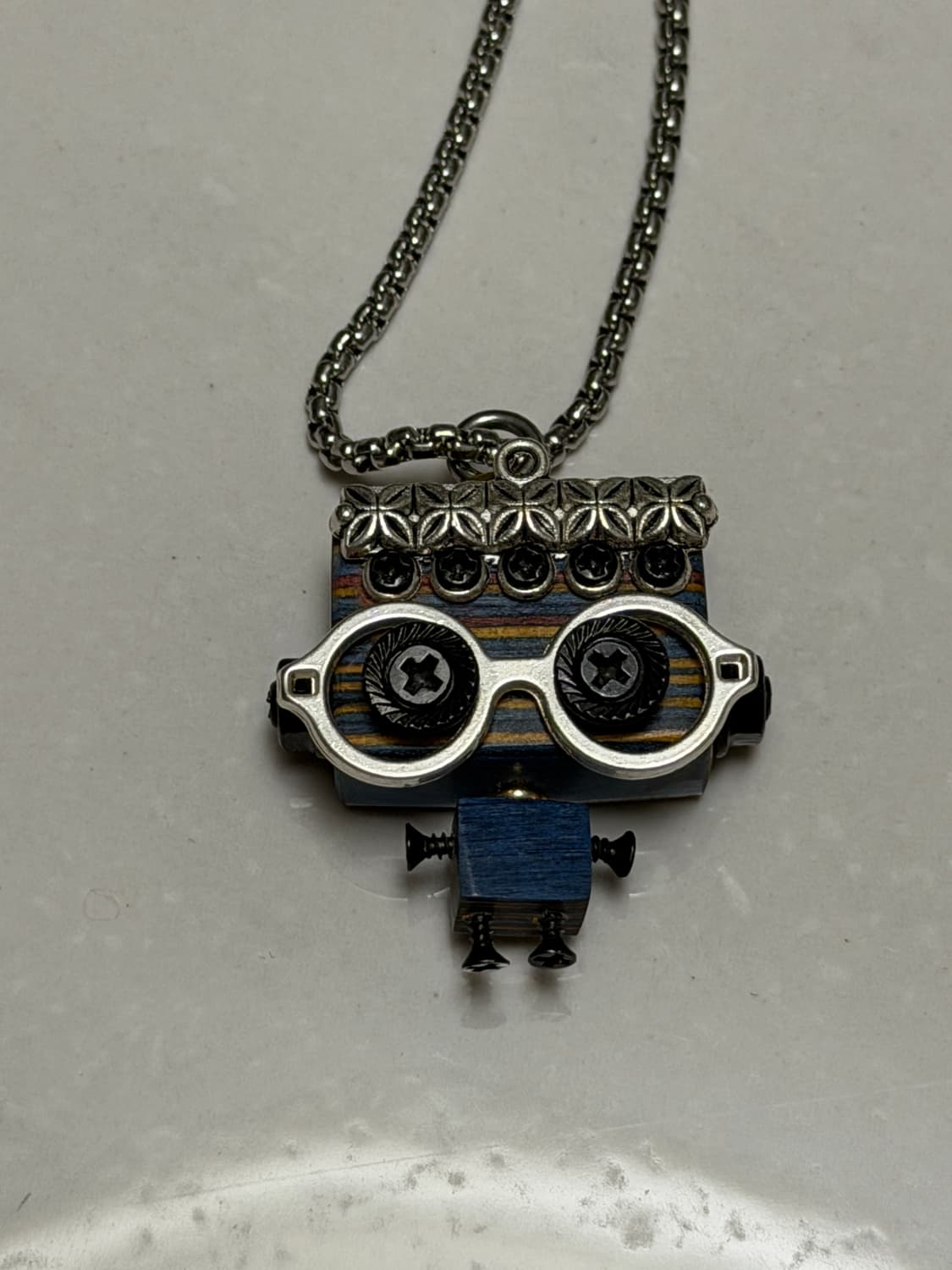 로봇 모양의 수제 나무 목걸이 상품이미지2