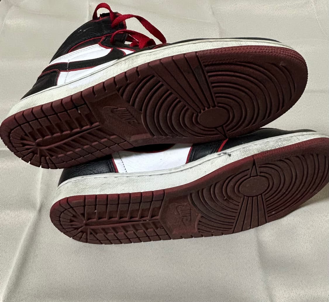 Jordan 1 Retro High OG Bloodline 상품이미지4