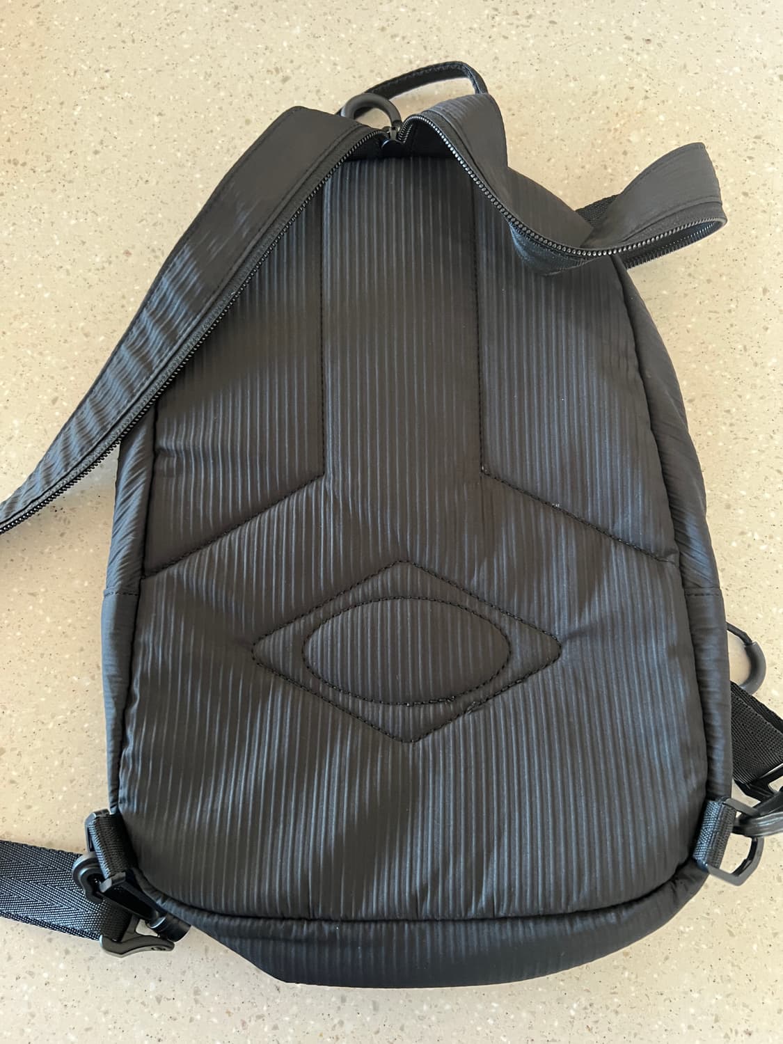 미스치프 슬링백 판매합니다 상품이미지2