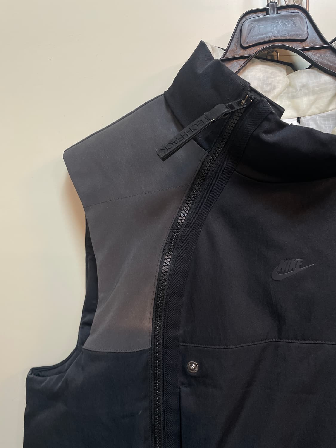 나이키 테크팩 패딩 조끼 상품이미지3