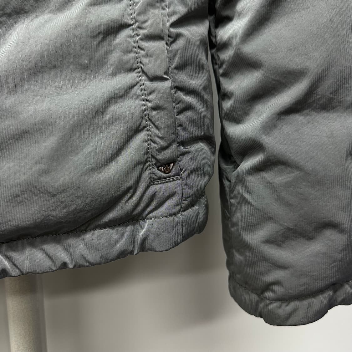 엠포리오 아르마니 플리츠 디자인 다운 패딩 자켓 상품이미지6