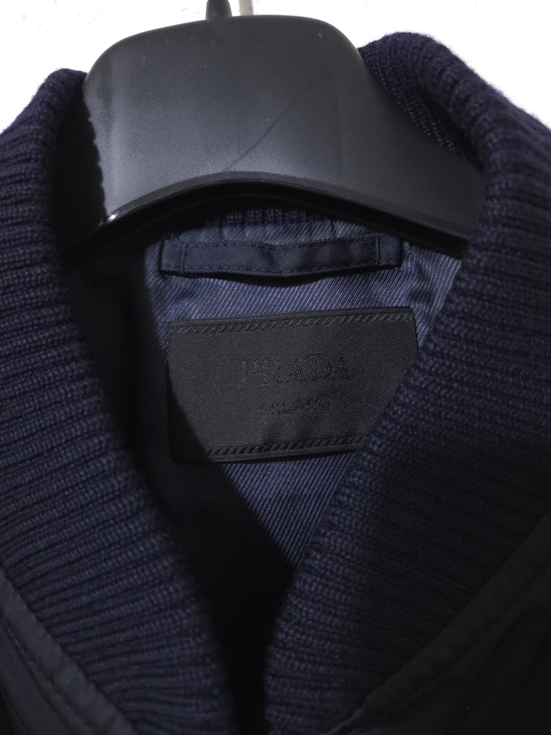 [새상품급] 프라다 삼각로고 봄버 다운 자켓 상품이미지2