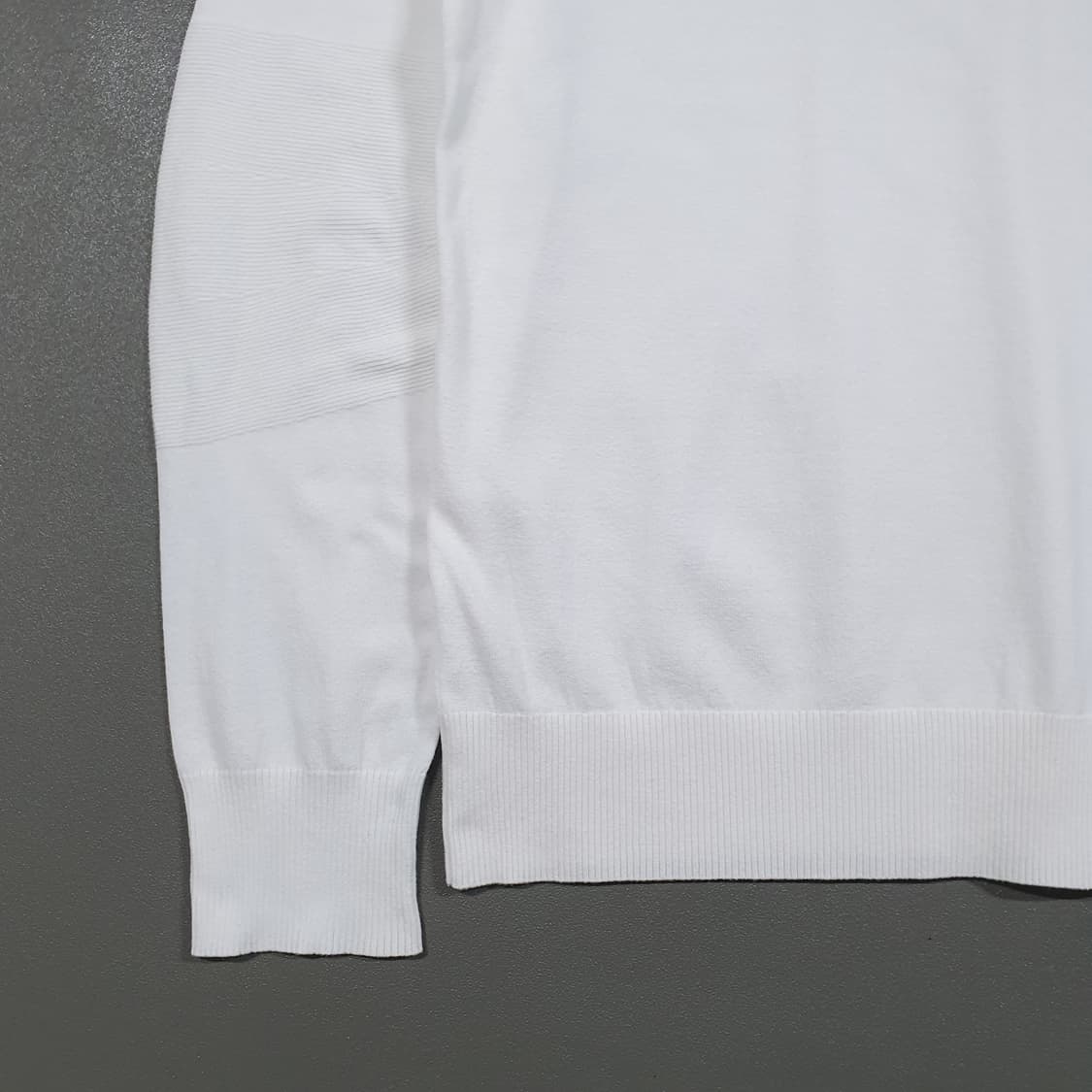 L 100) 테일러메이드 골프 신형 소매 배색 브이넥 니트 스웨터 화이트 상품이미지4