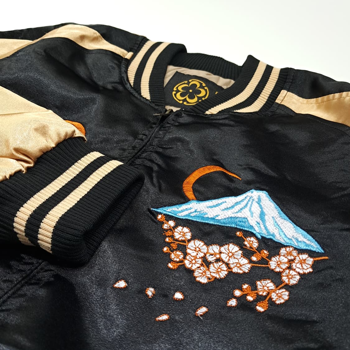 CL557 XL [새상품] 로그 00s 새틴 골드 블랙 봉황 스카잔 자 상품이미지4