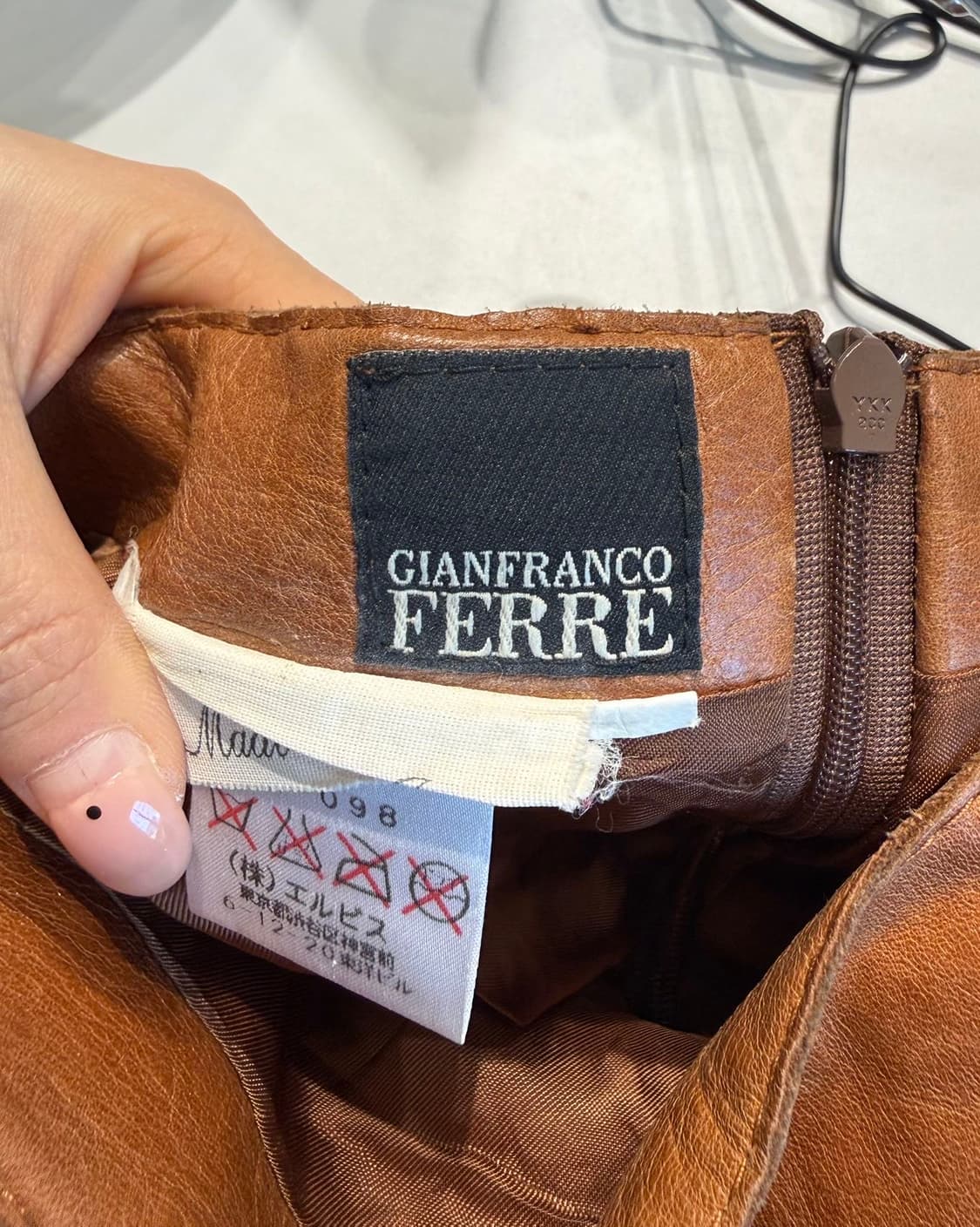 잔프랑코 페레 브라운 레더 미니스커트  상품이미지8