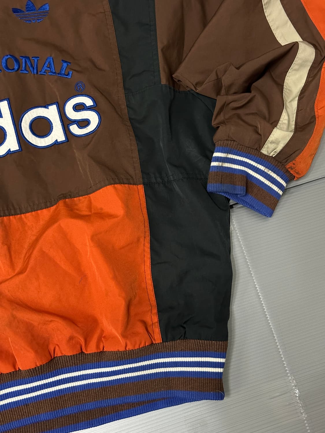 아디다스 빅로고 브이넥 웜업 긴팔 브라운 M-L 상품이미지3