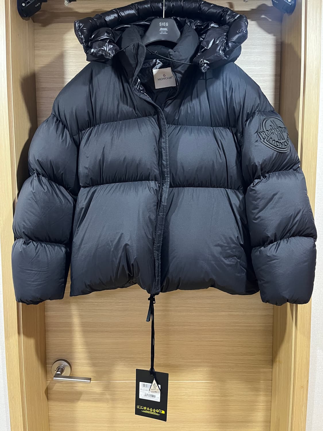 몽클레어 x 락네이션 바이 제이지 안틸라 숏다운 상품이미지1