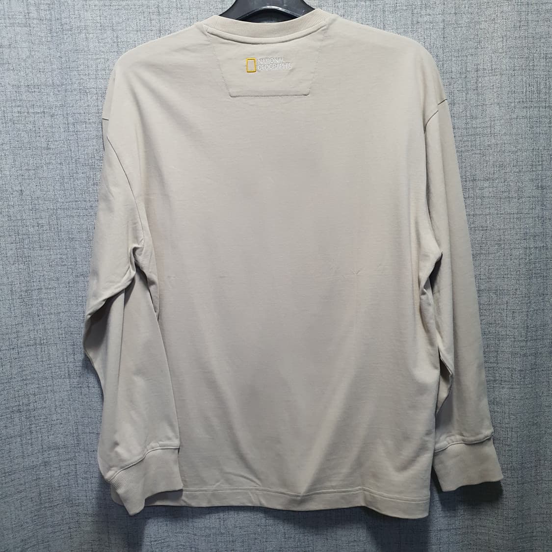 내셔널지오그래픽 베이지색 긴팔 티셔츠  상품이미지2