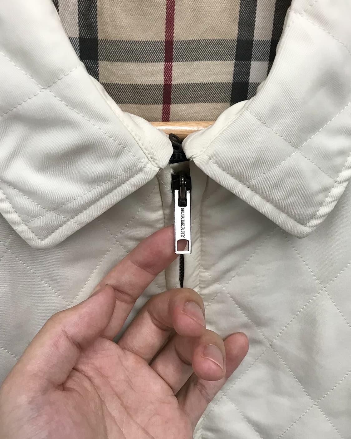 버버리 아이보리 투웨이 퀼팅 자켓 상품이미지3