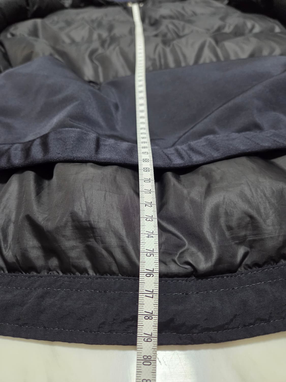 오니츠카타이거 네입 다운 패딩 상품이미지8