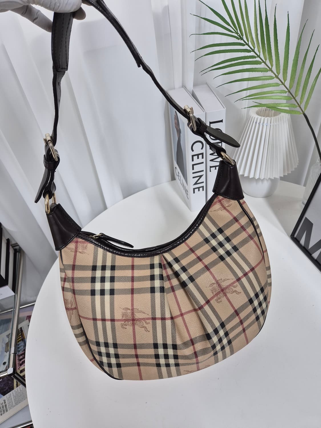 버버리 노바체크 호보백 상품이미지2