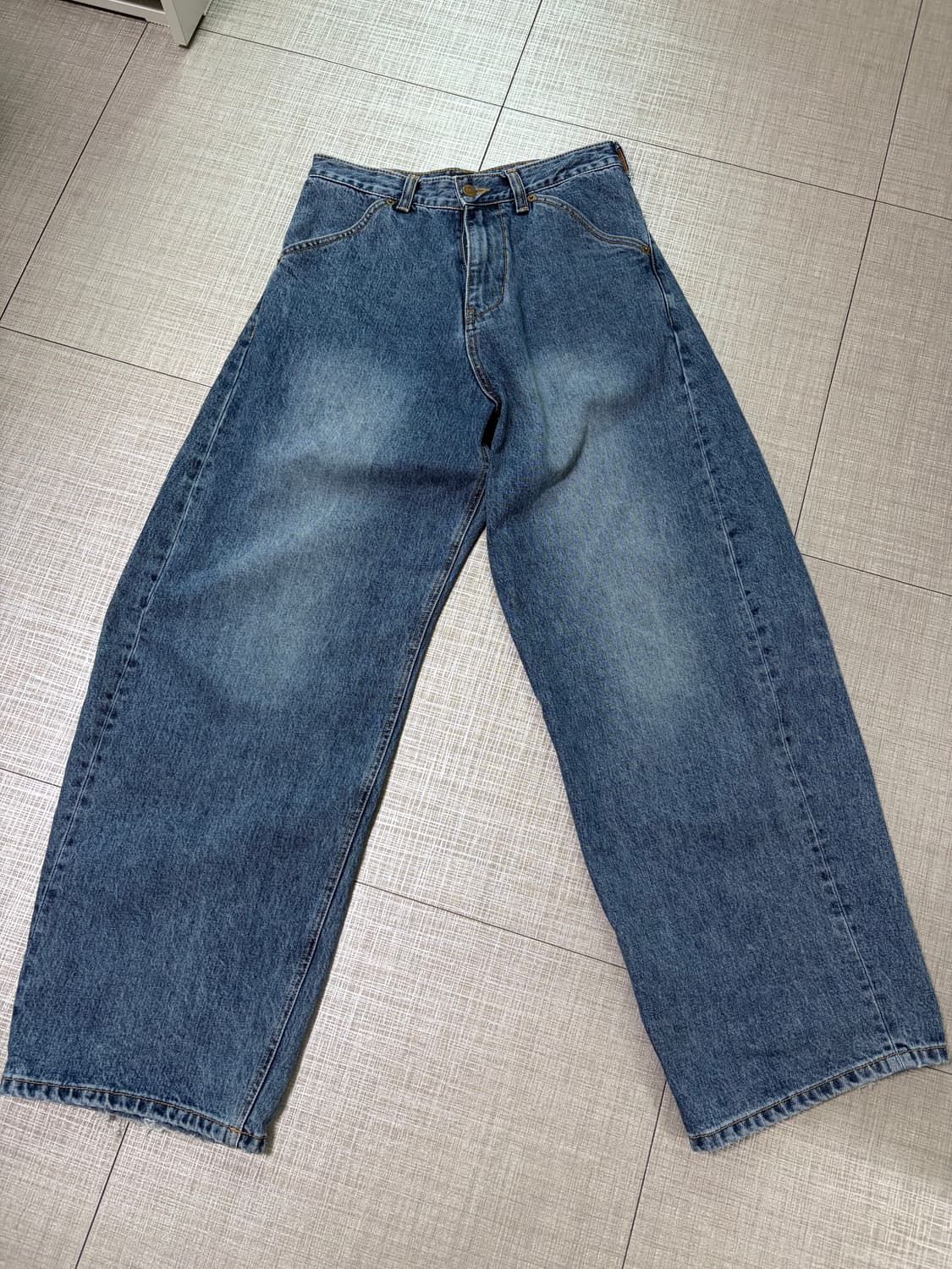 [1] 해칭룸 와이드 커브진 워시드 블루 상품이미지2