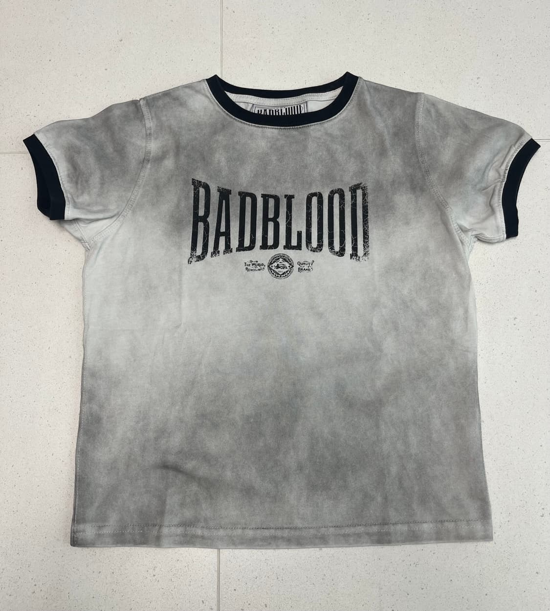 BADBLOOD 배드블러드 커브드 로고 더스티 링거 티셔츠 상품이미지5