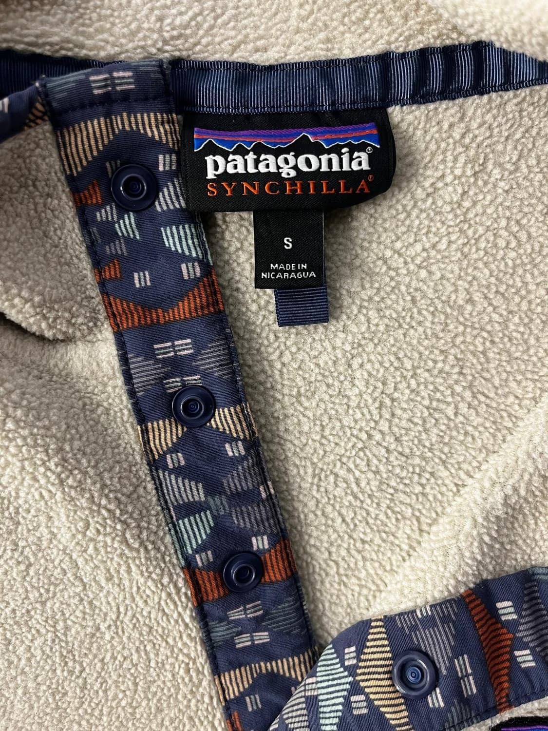 17FW 파타고니아 신칠라 스냅-티 플리스 베이지/네이티브 패턴 상품이미지3