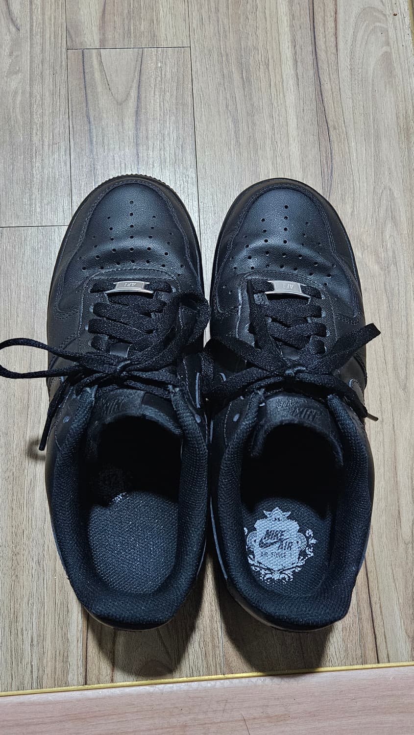 나이키 에어포스 1 '07 로우 트리플 블랙 상품이미지3