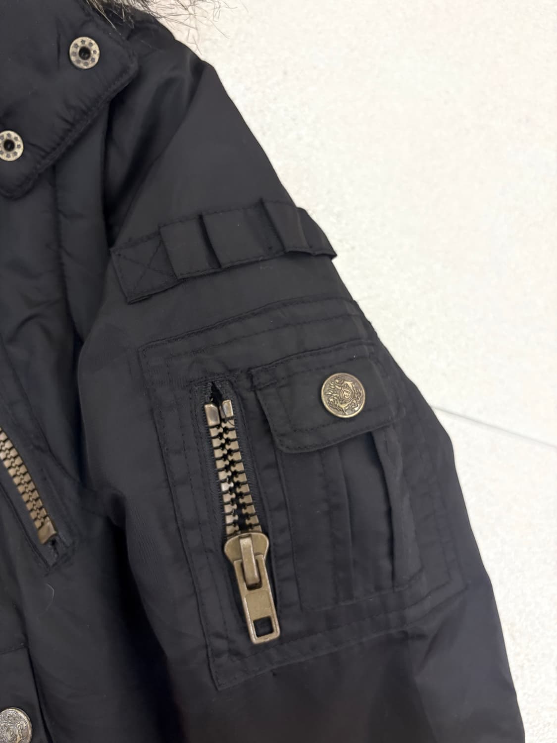 블랙 숏 투웨이 퍼 패딩 상품이미지6