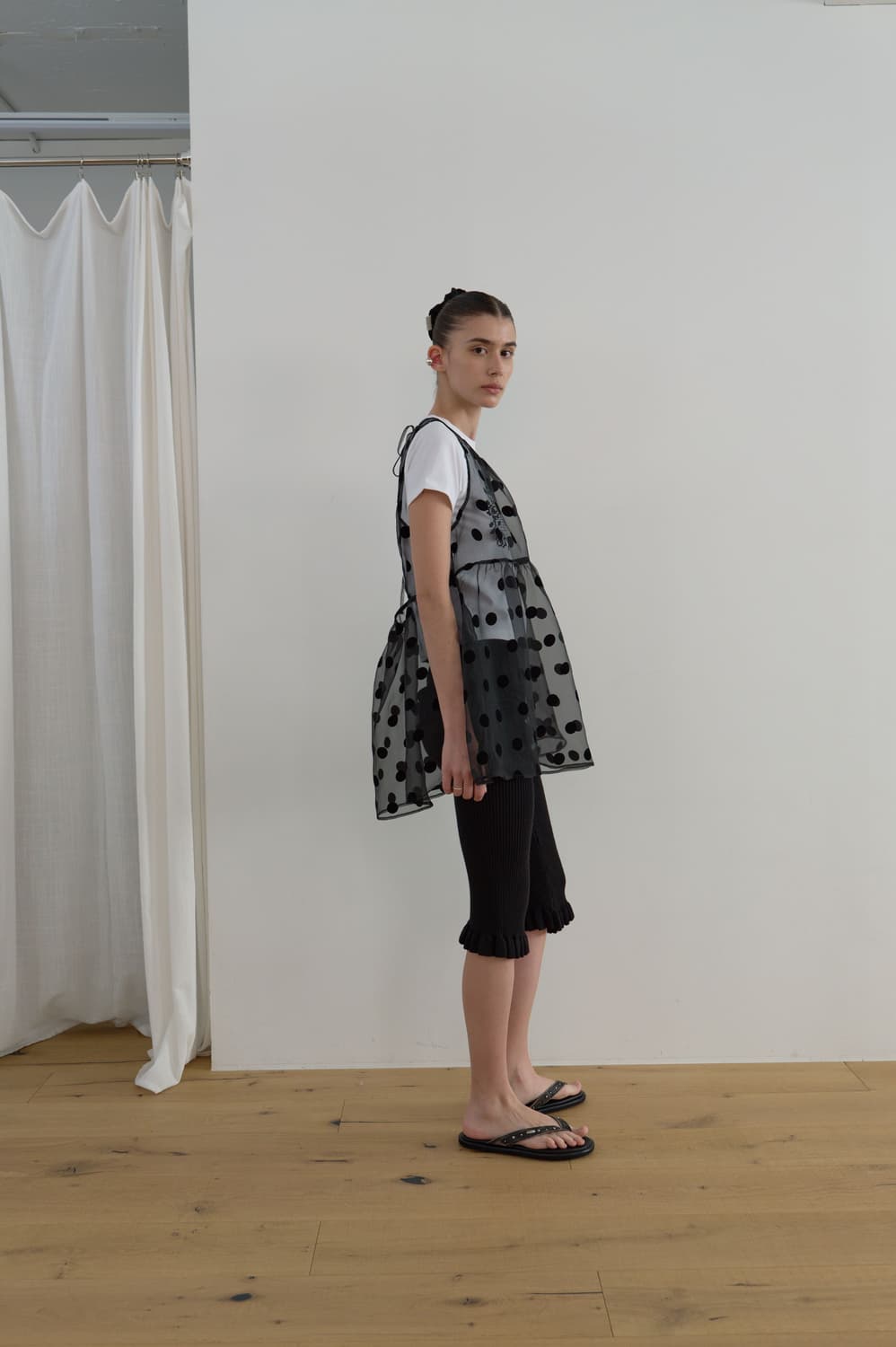 마조네 리본 디테일 블랙 도트 후로킹 시어 오간자 레이어드 미니 드레스 상품이미지2