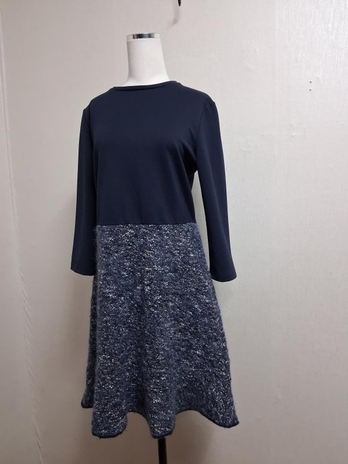 이탈리아 막스앤코 면배색 울 원피스 네이비 미디7부소매 66
원산지 이탈 상품이미지1