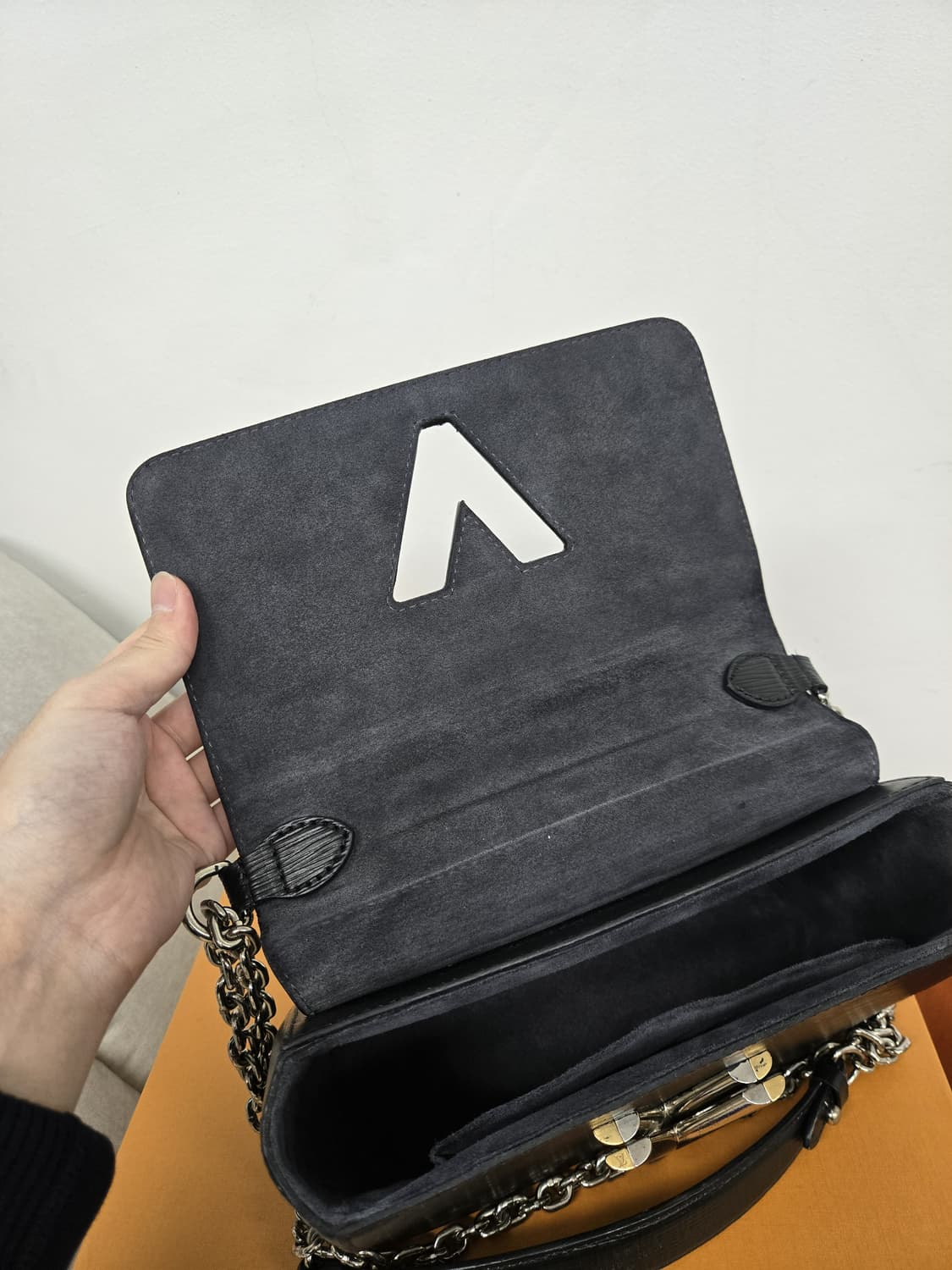 [보증서 정품]루이비통 트위스트mm 크로스백 상품이미지3