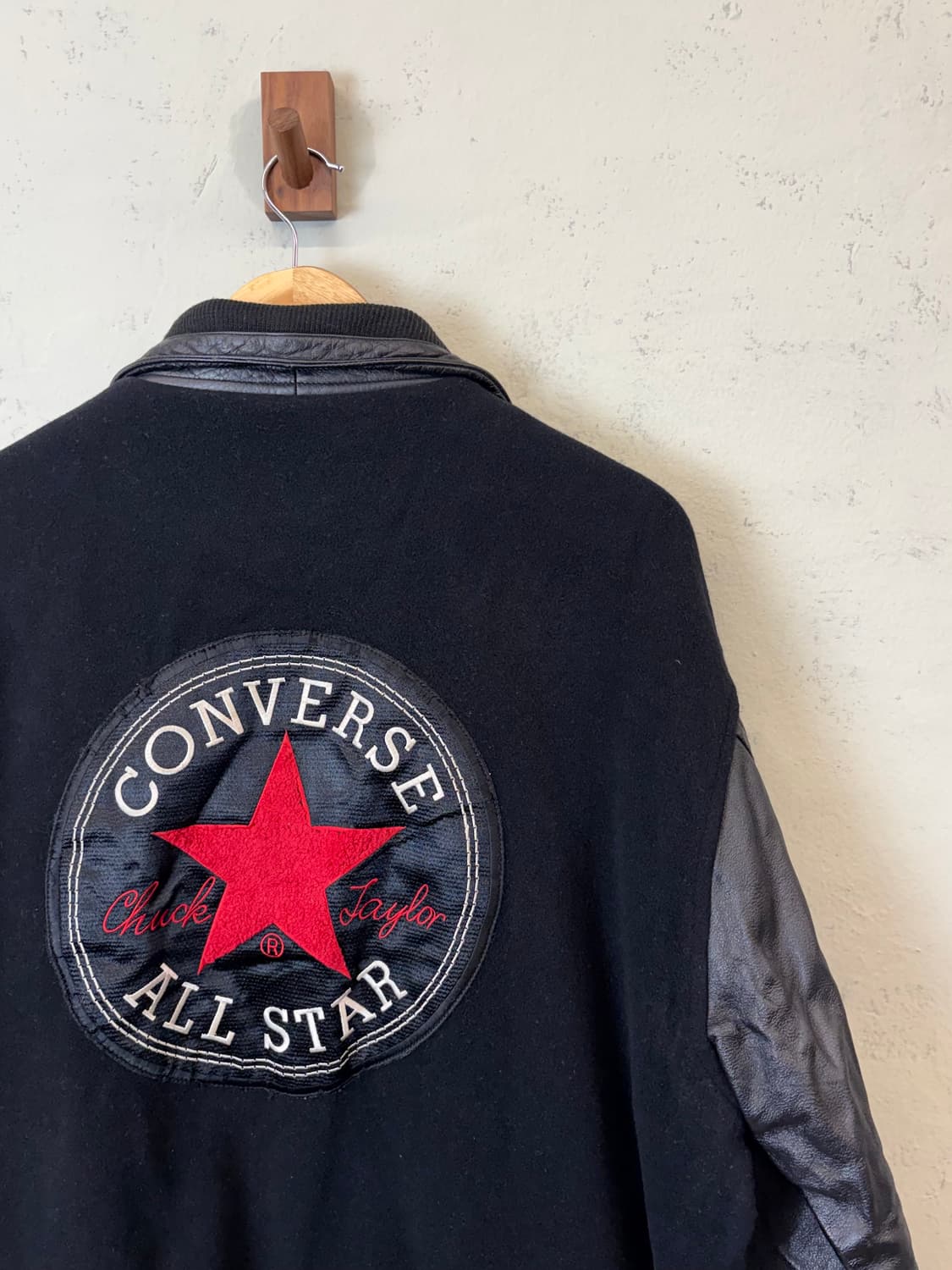 컨버스 90s 빈티지 빅로고 레더 바시티 자켓 상품이미지3