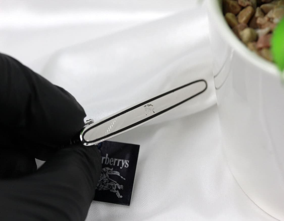 버버리 미사용 S등급 5.9cm 실버925 은 남자 명품 넥타이핀 상품이미지5