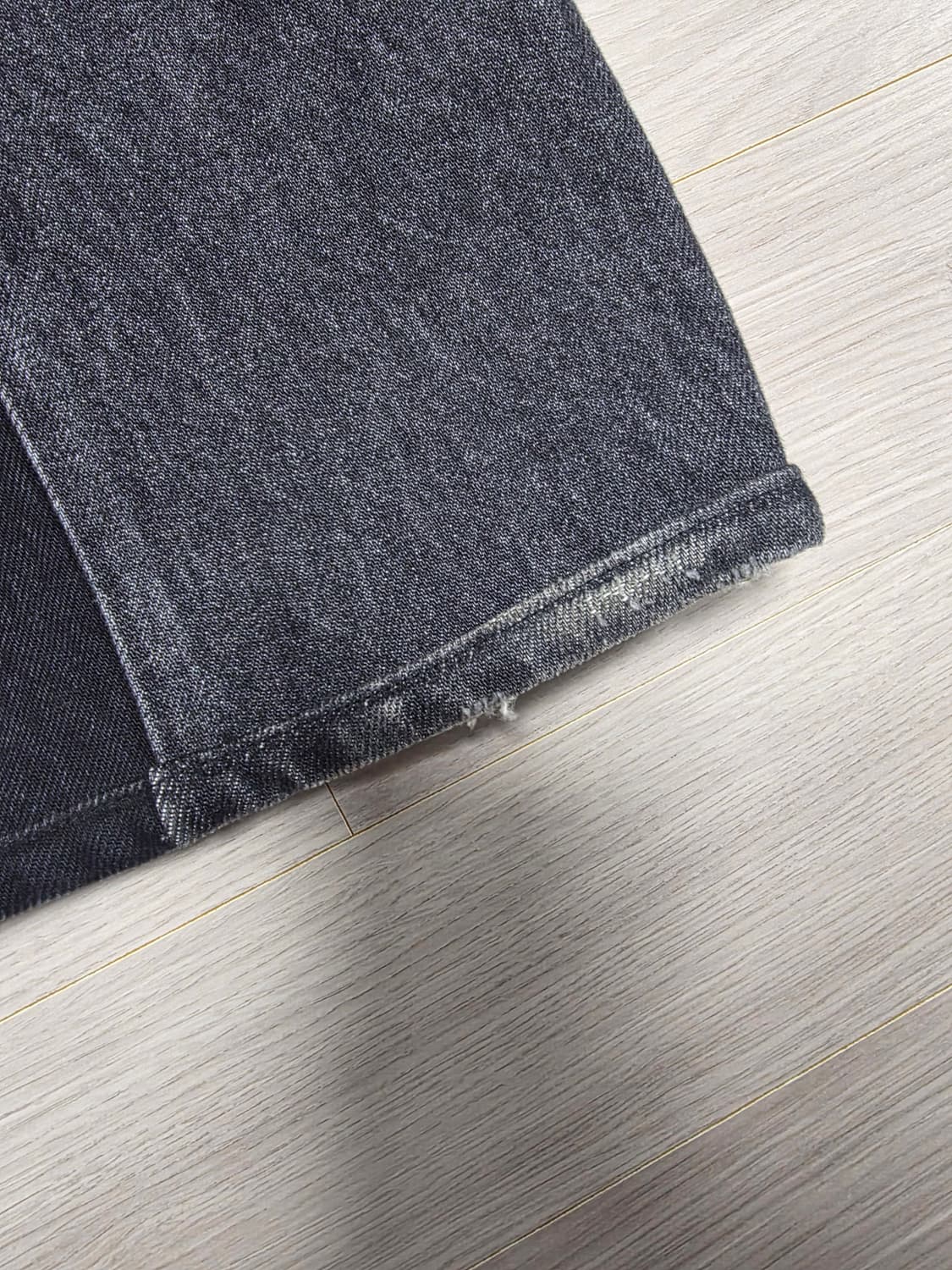 SUNFLOWER black flare jean 34사이즈 판매합니다 상품이미지3