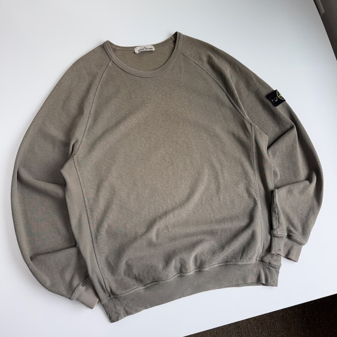 Stone island  스톤 아일랜드 올드이펙트 와펜 맨투맨  상품이미지2