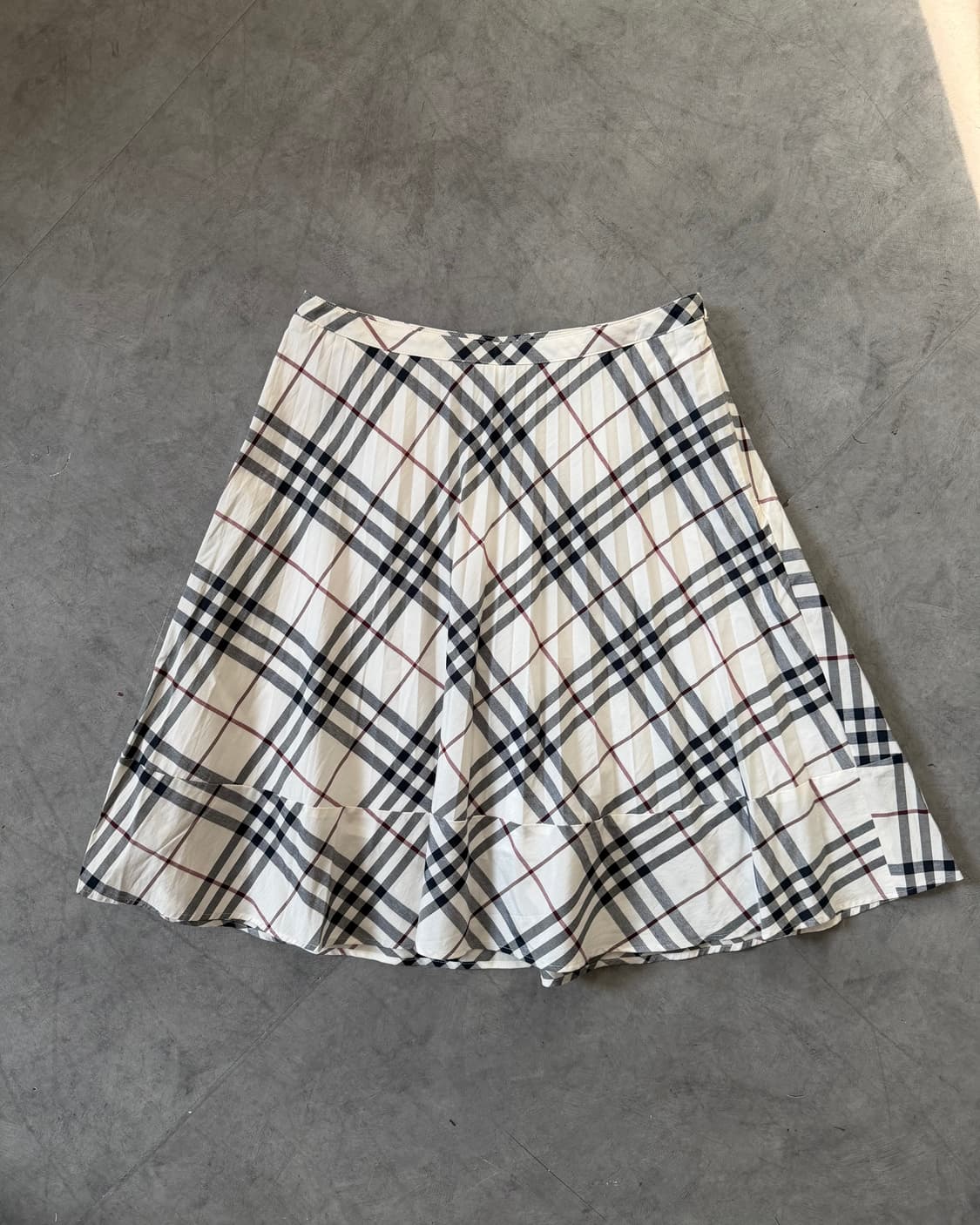 Burberry 버버리 블루라벨 화이트 노바체크 플리츠 스커트 상품이미지3