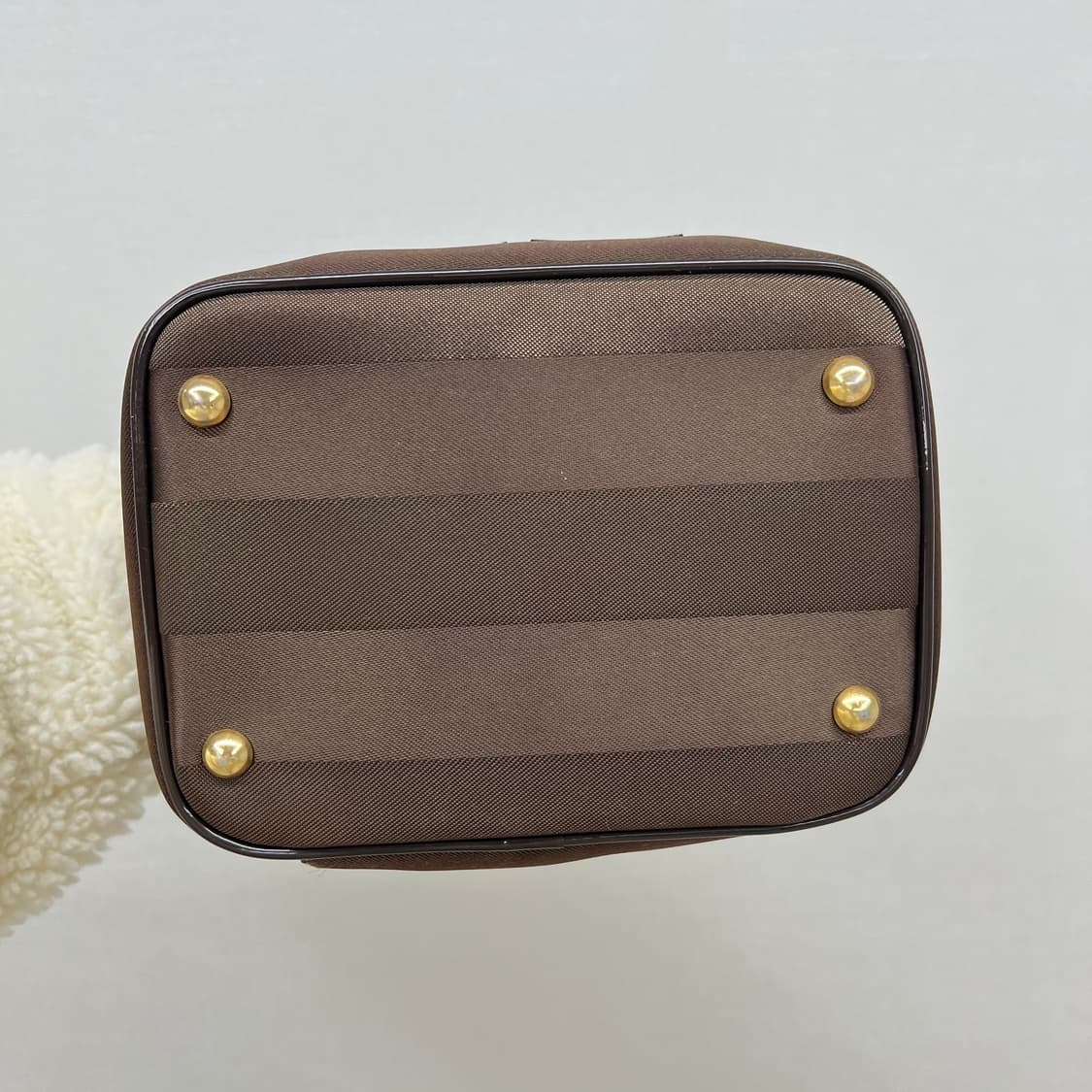 꾸레쥬 카키브라운 배니티 코스메틱백 상품이미지6