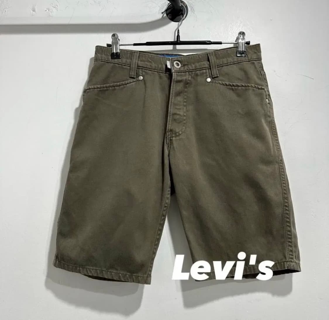 Levi's 리바이스 실버탭 카키 반바지 쇼츠 상품이미지1