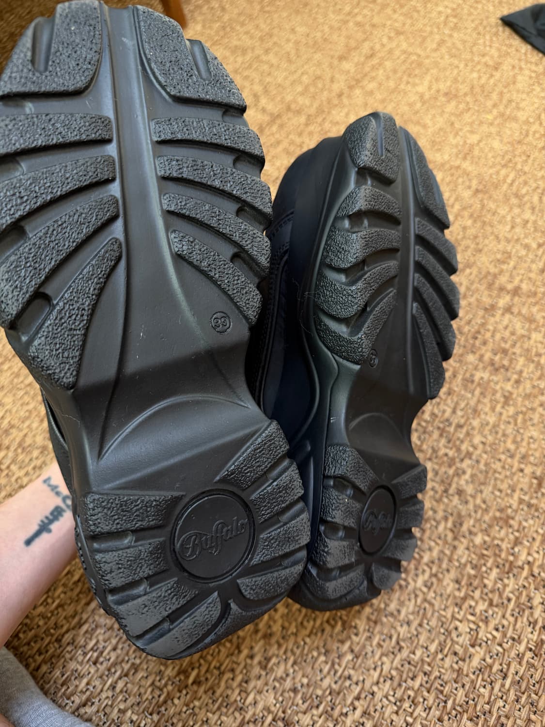 버팔로 런던 플랫폼슈즈 250 39 사이즈  상품이미지7