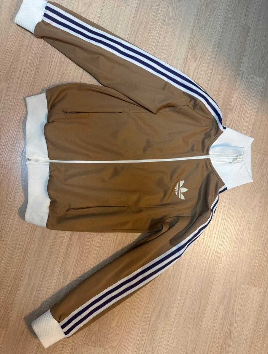 아디다스 베이지 트랙탑 상품이미지1