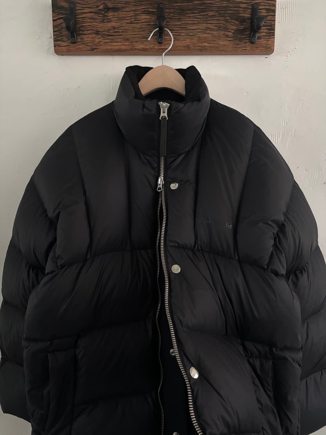 Acne Studios 아크네 스튜디오 로고 헤비 다운 패딩 상품이미지2