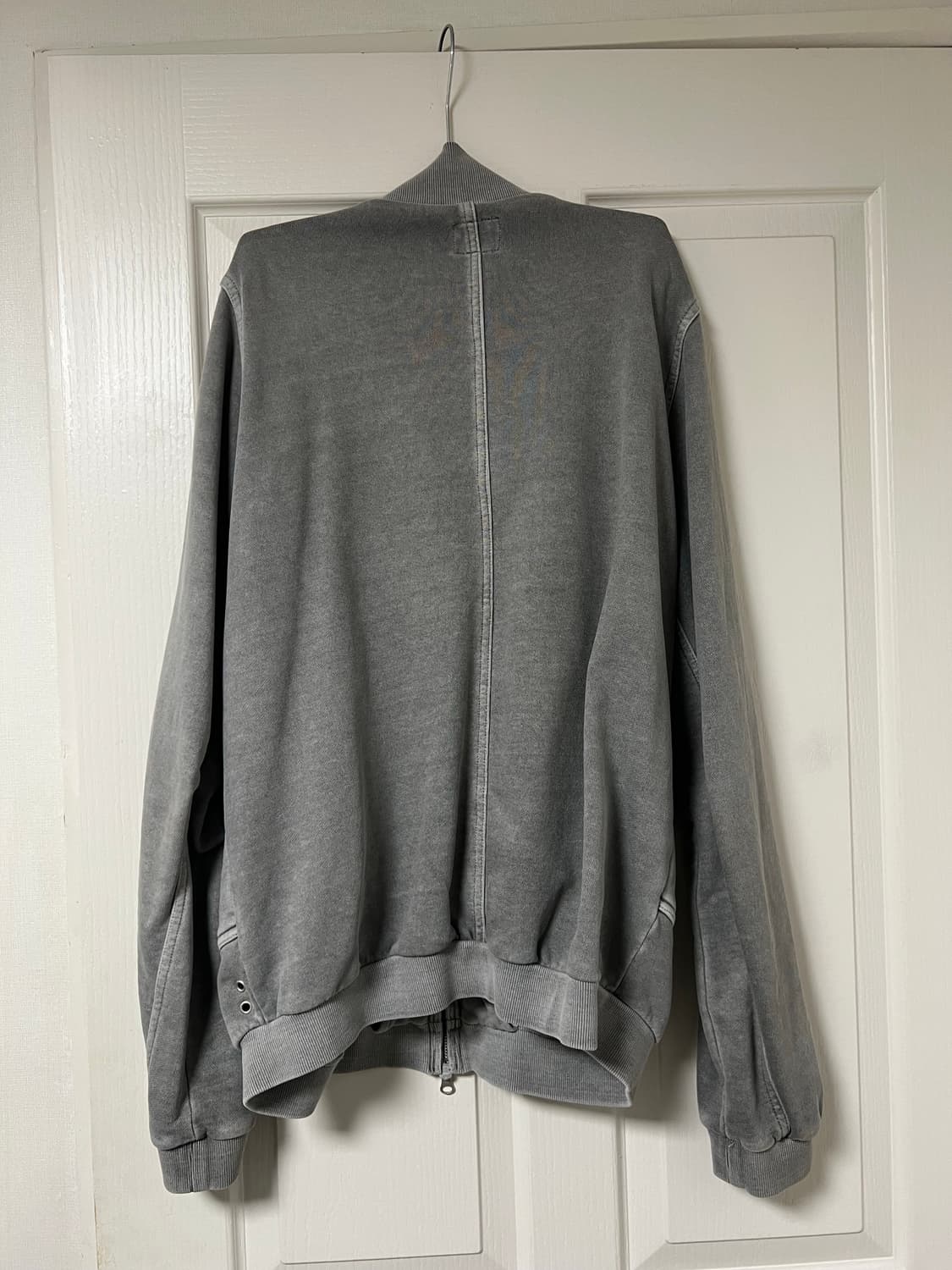 더콜디스트모먼트 집업 상품이미지2