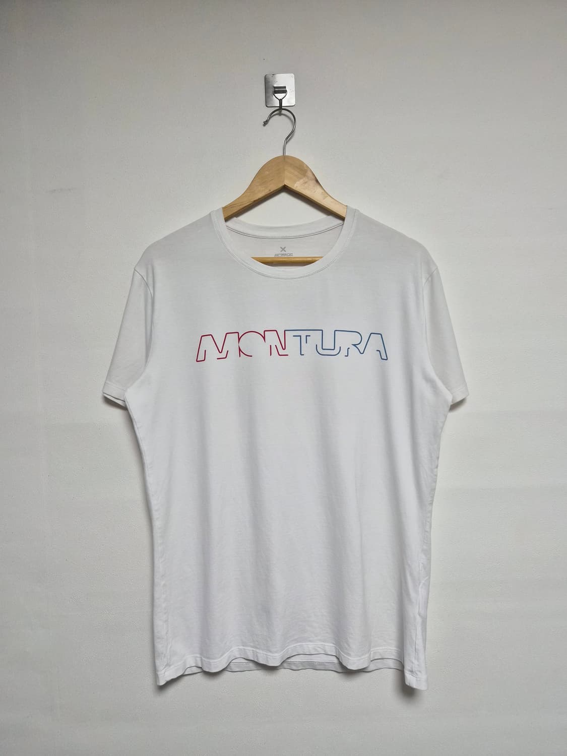 몬츄라Montura 빅로고 화이트 티셔츠 L - T117 상품이미지1