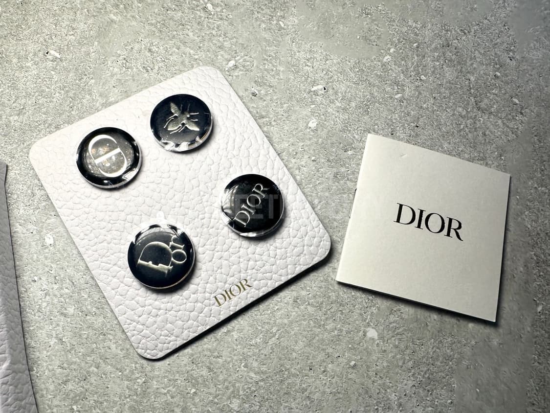 디올뷰티 익스크루시브 핀뱃지 남성 브로치 한정 할인 상품이미지5