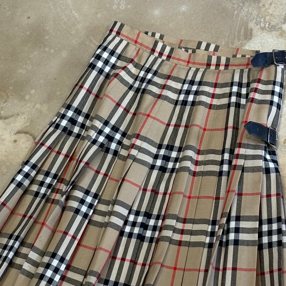 버버리 노바체크 버클 미디 스커트 상품이미지1