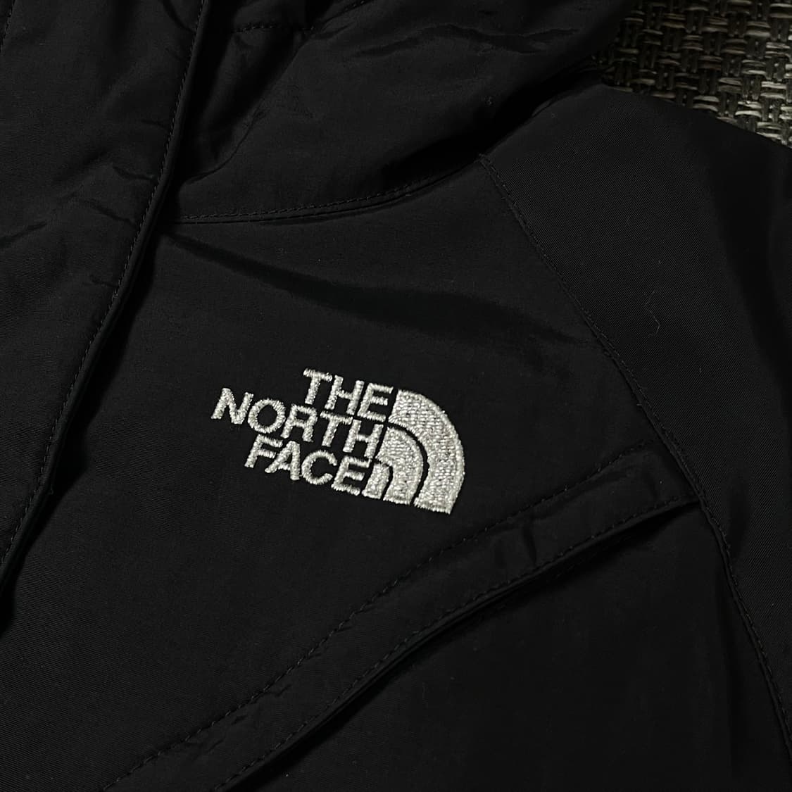 노스페이스 블랙 트윙클로고 바람막이 패딩 상품이미지5