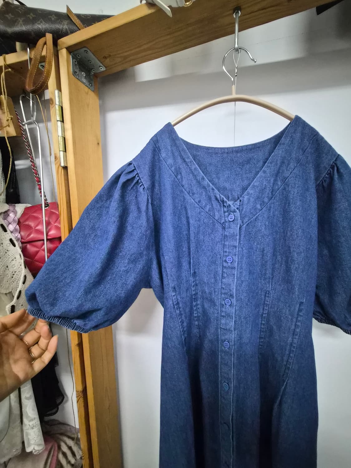 브이넥 벌룬 퍼프 데님 원피스. 스티치 포인트 베스트 상품이미지5