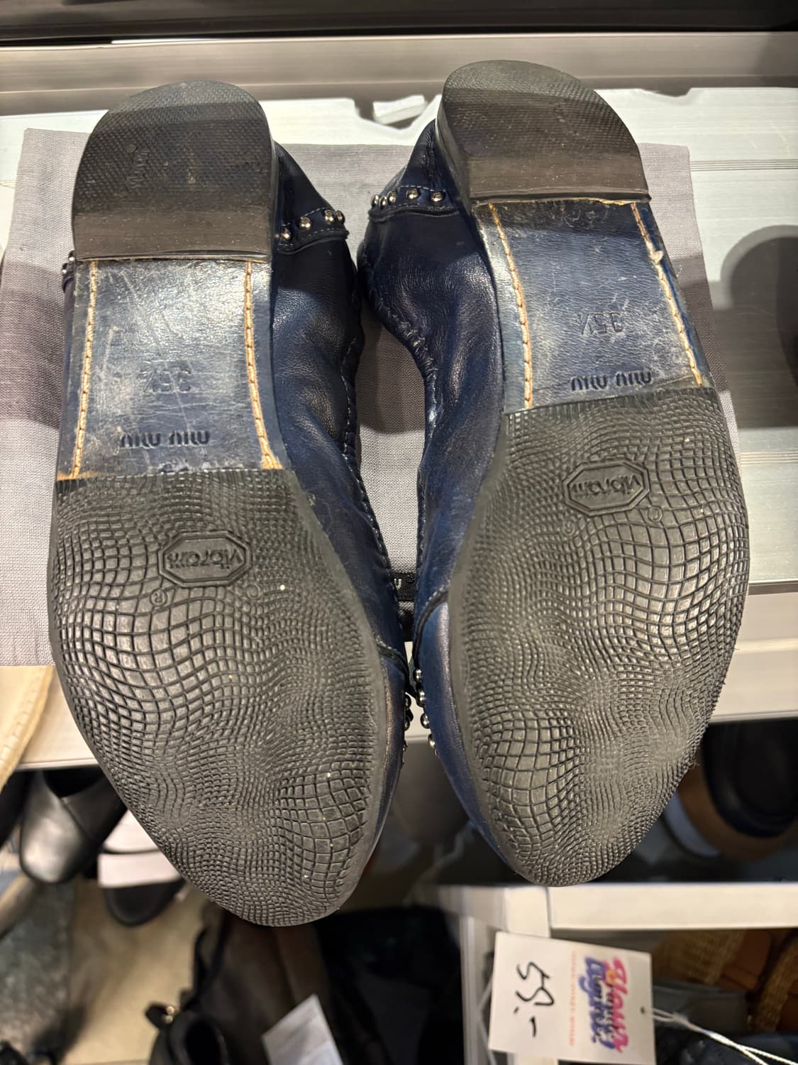 미우미우(Miu Miu) 크리스탈 스터드 플랫슈즈 225-230 상품이미지4