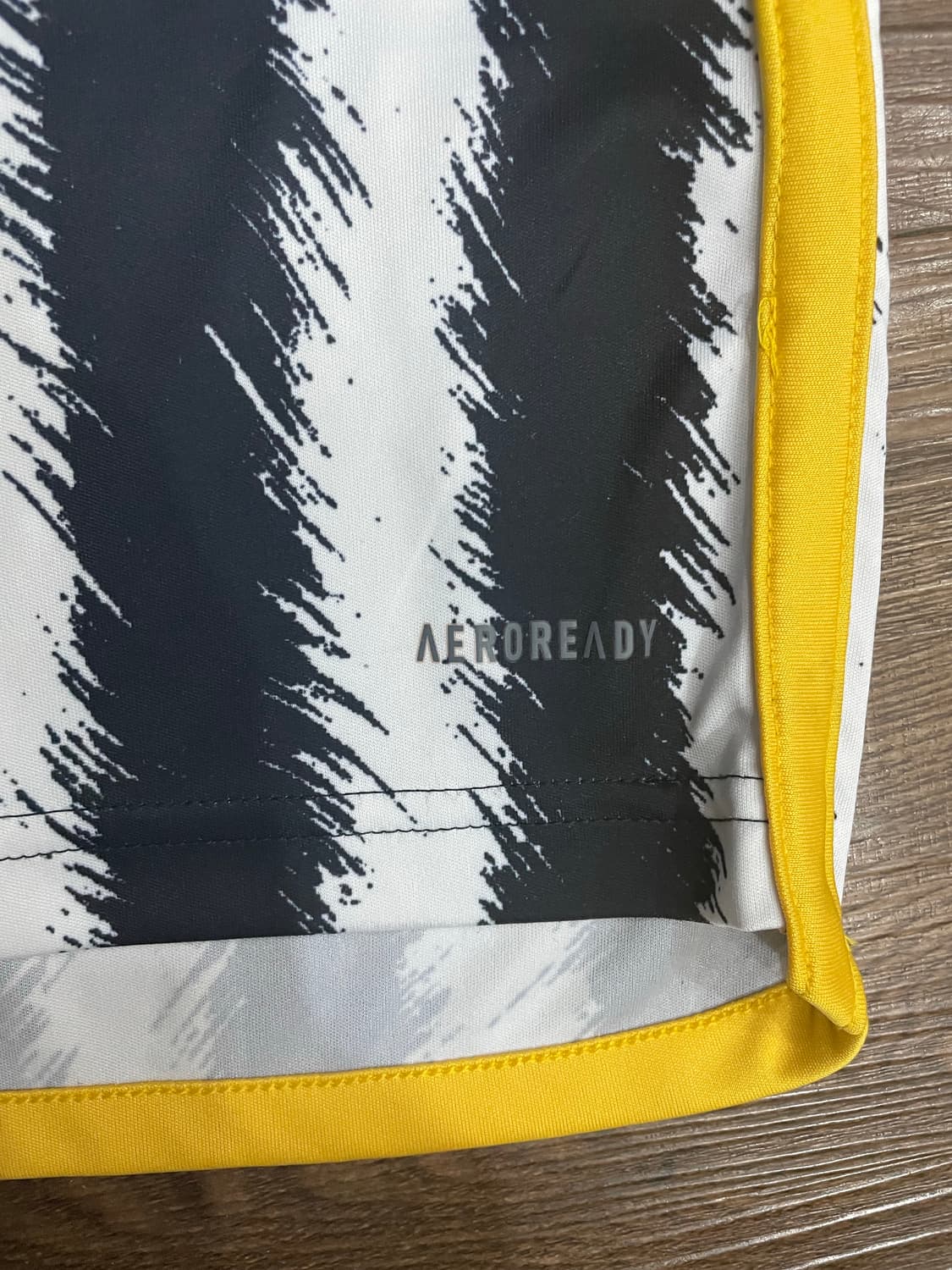 23-24 아디다스 유벤투스 홈 유니폼 상품이미지4