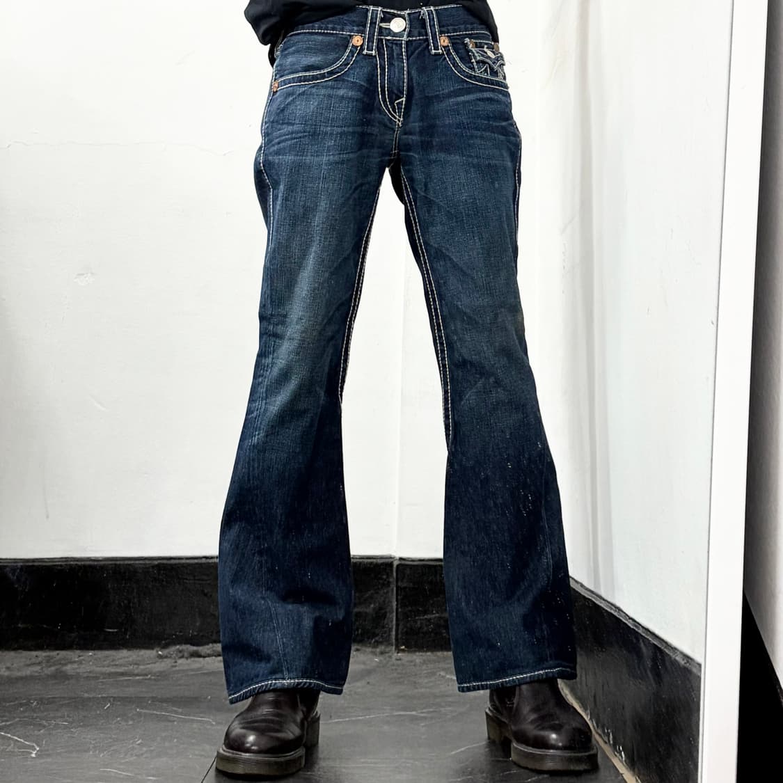 트루릴리전 부츠컷 데님 팬츠 상품이미지2