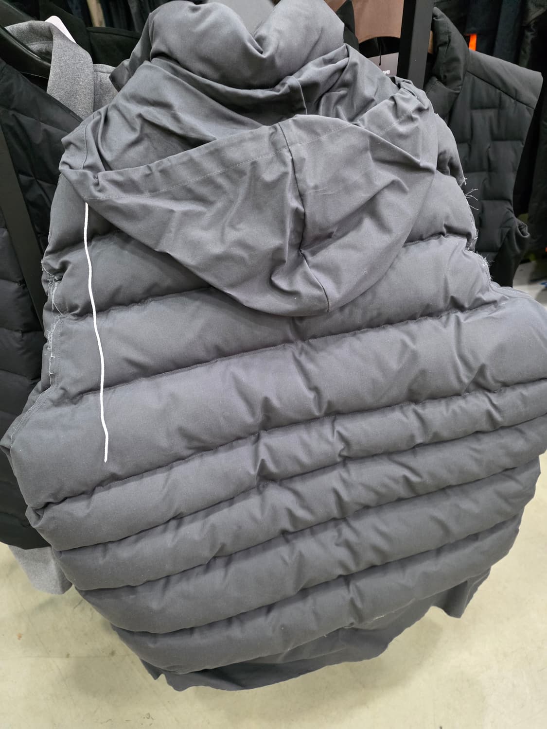 카미엘 포트젠스 푸퍼 패딩 그레이
판매합니다  상품이미지2