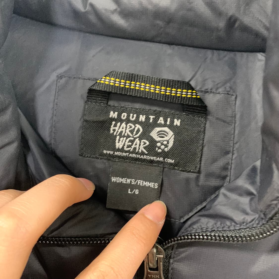 마운틴하드웨어 자수로고 블랙 패딩 상품이미지6