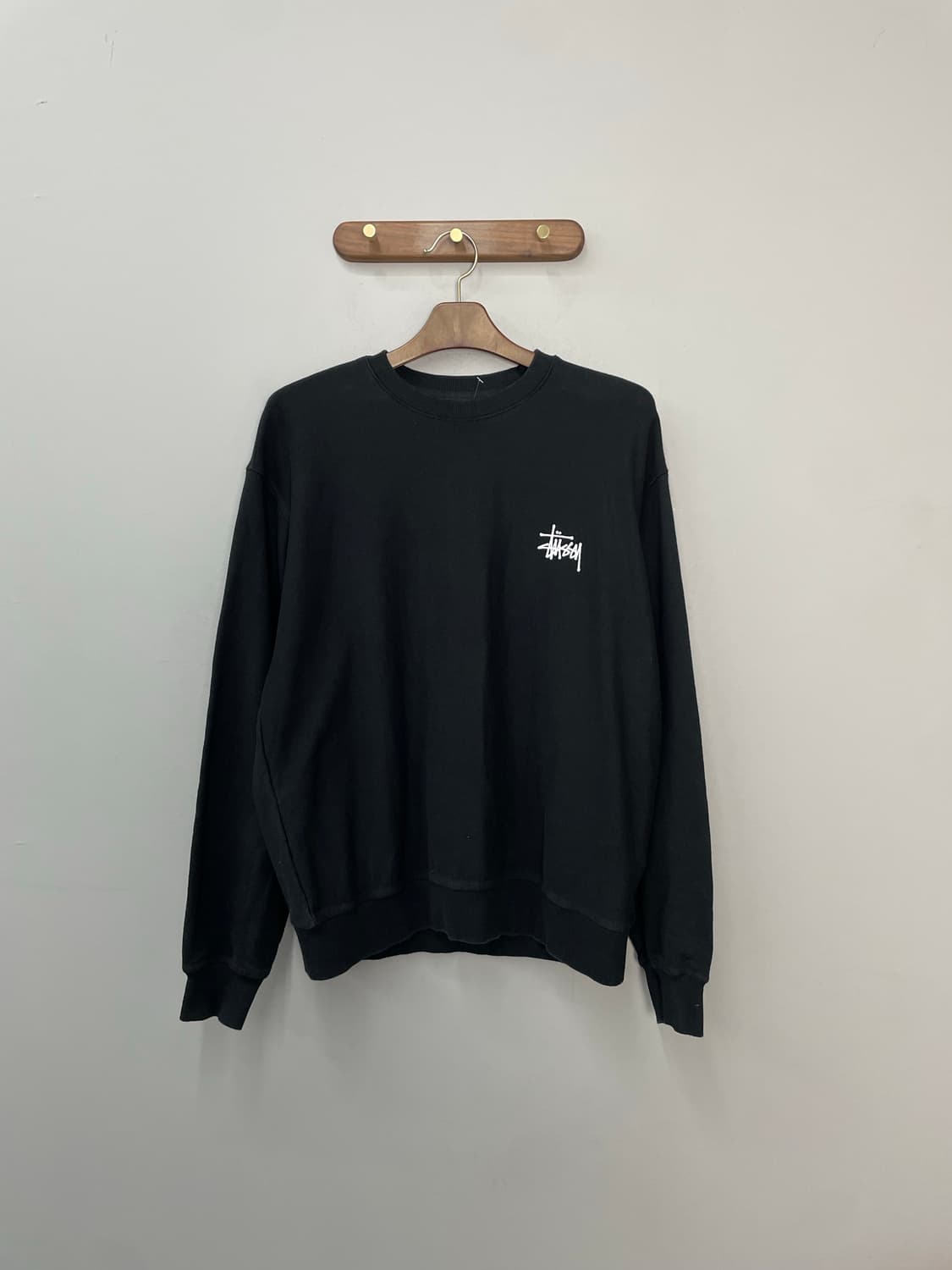 스투시 베이직로고 블랙 맨투맨 H1999 상품이미지3
