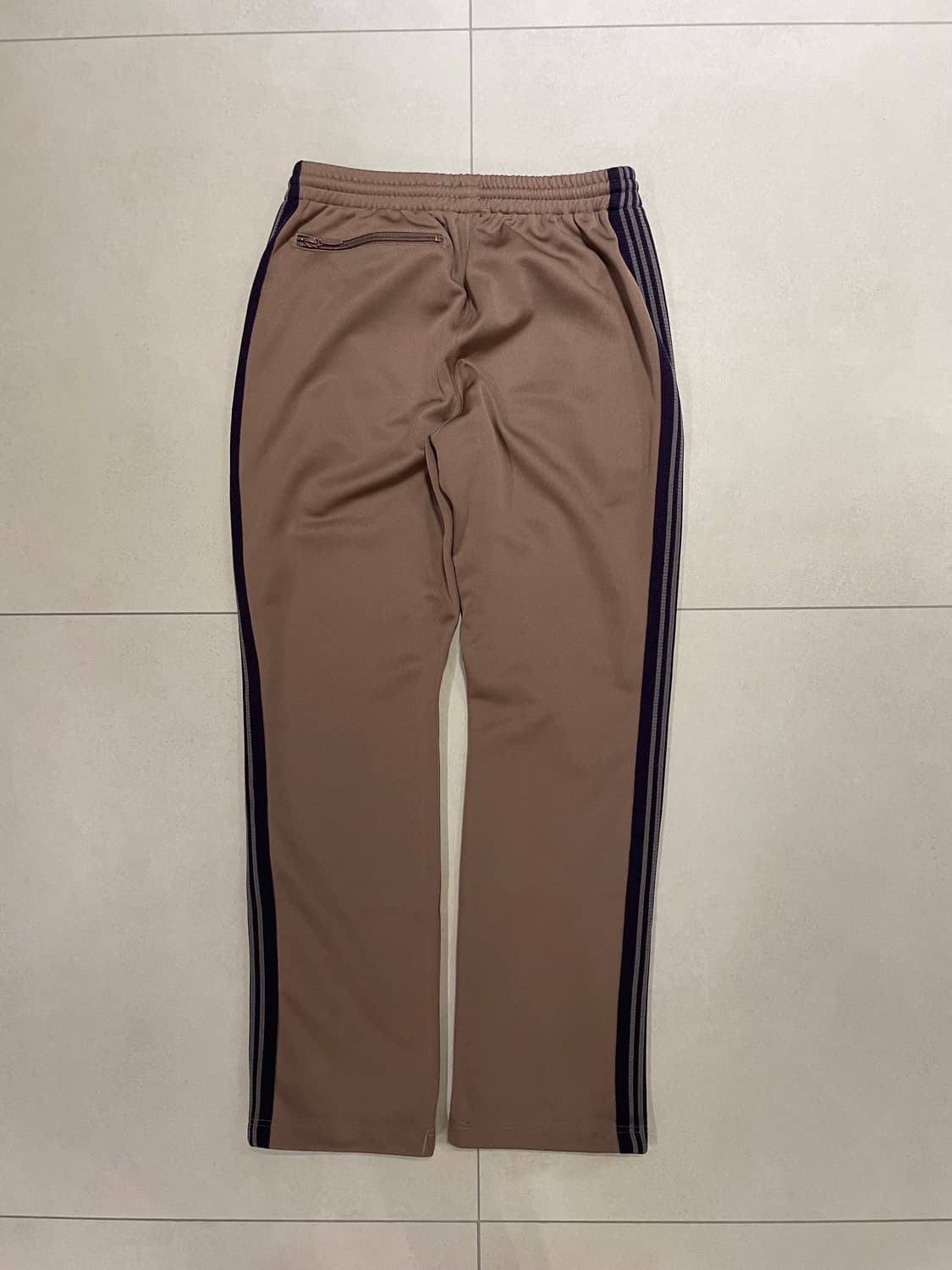 니들스 내로우 트랙팬츠 타우페 상품이미지2