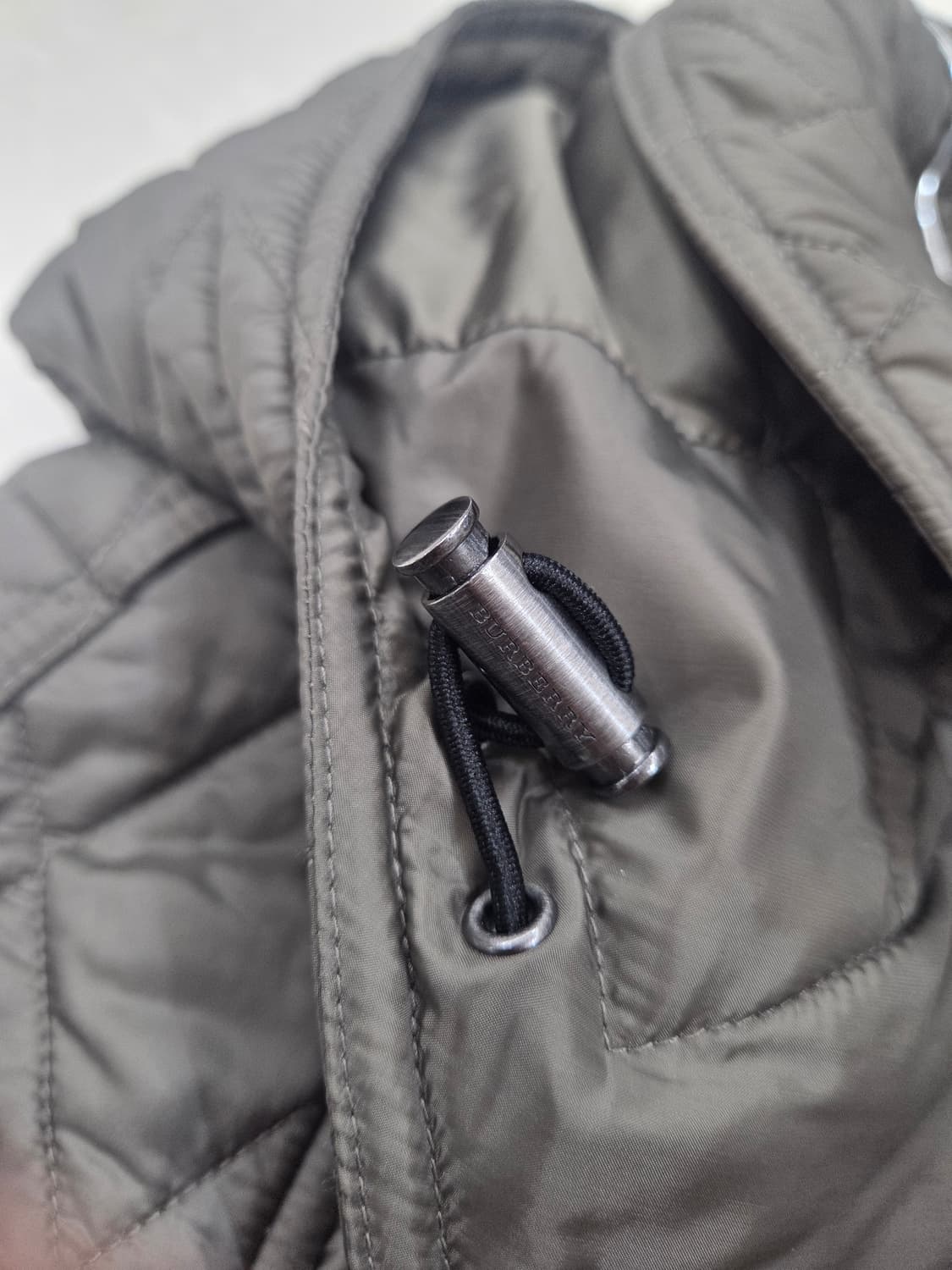 버버리 퀼팅 후드 코트, 뉴핀스브릿지 S 밍크그레이 상품이미지9