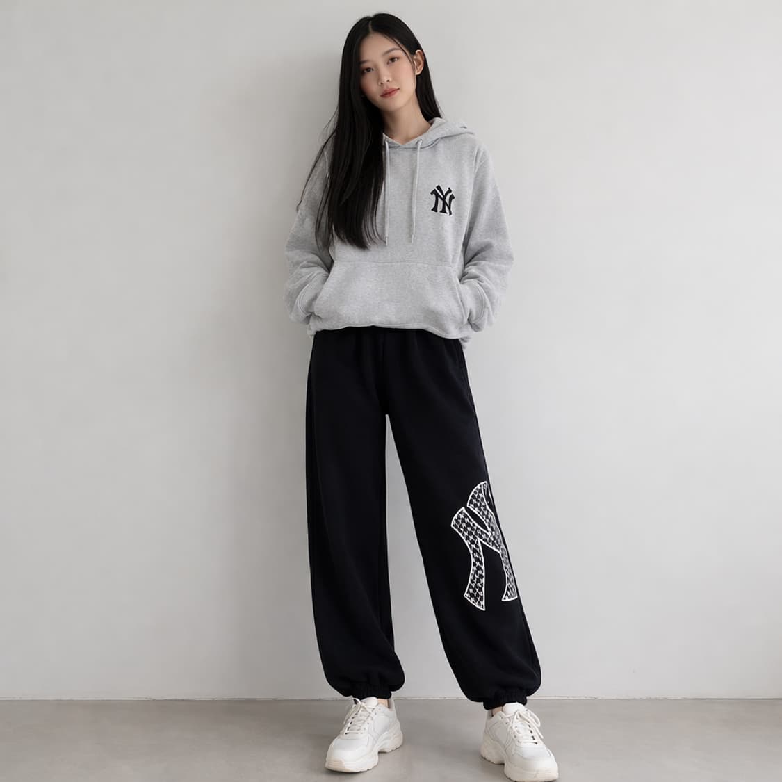 MLB 엠엘비 뉴욕양키스 빅로고 조거 스웻 팬츠 블랙 상품이미지1