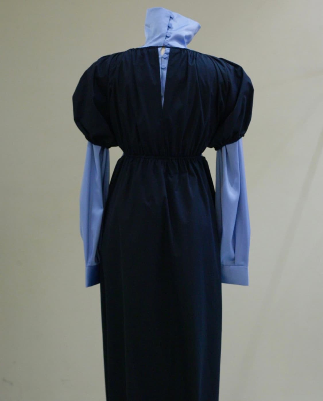 프레클 neuadult 노이어덜트 컷아웃 퍼프 셔링 딮 네이비 원피스 상품이미지2